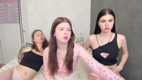 Snapshot of let_me_seee chatting on February 2025 08:31:02 PM Fiona online show from February 2025 08:31:02 PM