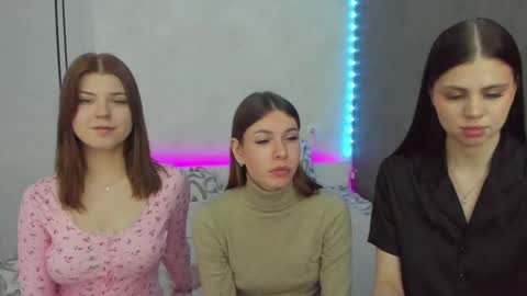 Snapshot of let_me_seee chatting on February 2025 11:09:02 PM Fiona online show from February 2025 11:09:02 PM