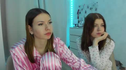 Snapshot of let_me_seee chatting on February 2025 10:59:02 PM Fiona online show from February 2025 10:59:02 PM