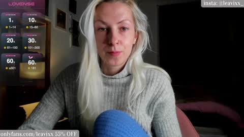 Snapshot of leusee chatting on December 2024 06:04:02 PM LeaVixx online show from December 2024 06:04:02 PM