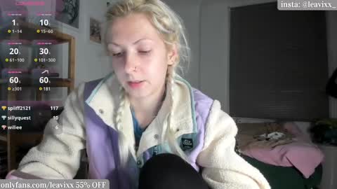 Snapshot of leusee chatting on March 2025 09:48:02 PM LeaVixx online show from March 2025 09:48:02 PM