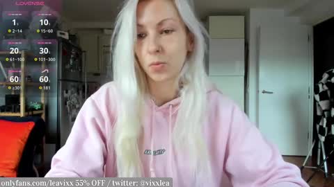 Snapshot of leusee chatting on December 2025 11:03:02 AM LeaVixx online show from December 2025 11:03:02 AM