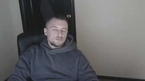 lev1ngston online show from December 2024 06:05:01 PM