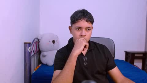 Snapshot of levii_7 chatting on November 2025 03:34:01 AM 0600AM-1200PM - online show from November 2025 03:34:01 AM