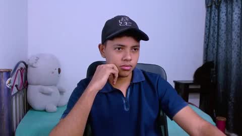 Snapshot of levii_7 chatting on November 2025 04:23:02 AM 0600AM-1200PM - online show from November 2025 04:23:02 AM