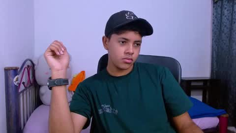 Snapshot of levii_7 chatting on November 2025 03:21:02 AM 0600AM-1200PM - online show from November 2025 03:21:02 AM