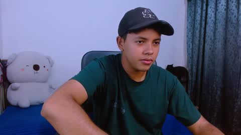 Snapshot of levii_7 chatting on December 2025 03:23:01 AM 0600AM-1200PM - online show from December 2025 03:23:01 AM