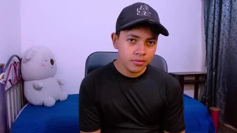 Snapshot of levii_7 chatting on December 2025 05:05:01 AM 0600AM-1200PM - online show from December 2025 05:05:01 AM