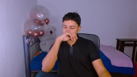 Snapshot of levii_7 chatting on December 2025 12:44:02 PM 0600AM-1200PM - online show from December 2025 12:44:02 PM