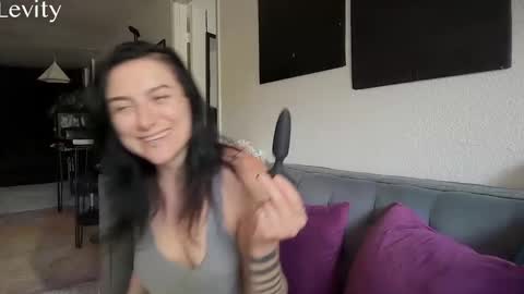 Levity online show from September 2025 08:00:02 PM