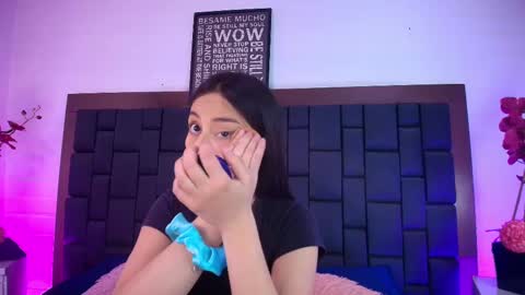 Lexi Howard  online show from September 2025 01:35:01 PM