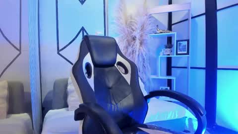 Lexi Adams  online show from April 2026 12:19:02 PM