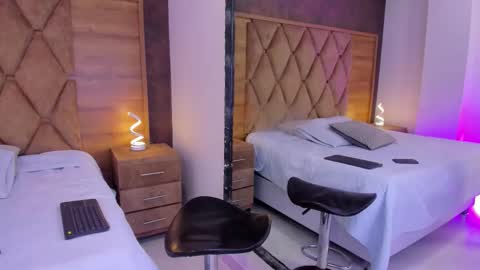 Lexi  Derek online show from October 2025 07:03:02 PM