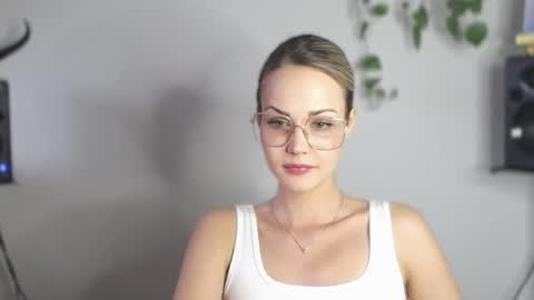 Snapshot of lexie_wild chatting on February 2025 02:54:01 PM Lexie online show from February 2025 02:54:01 PM