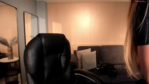 Lexie  online show from October 2025 09:27:02 PM