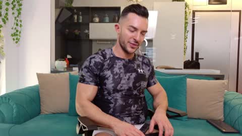 Snapshot of lexin25 chatting on December 2024 03:57:02 PM Askme online show from December 2024 03:57:02 PM