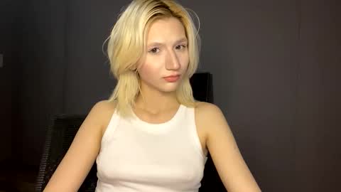 Snapshot of leyasaolee chatting on November 2025 06:01:01 PM Leya online show from November 2025 06:01:01 PM