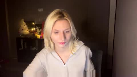 Snapshot of leyasaolee chatting on December 2025 07:53:01 PM Leya online show from December 2025 07:53:01 PM