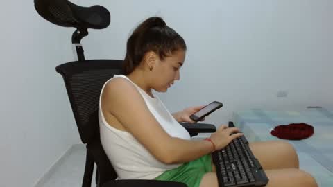 Snapshot of leydy_day chatting on January 2025 01:44:01 AM leydy_day online show from January 2025 01:44:01 AM