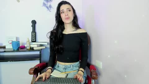 Snapshot of leynamadrigal chatting on February 2025 08:58:02 PM Leyna online show from February 2025 08:58:02 PM