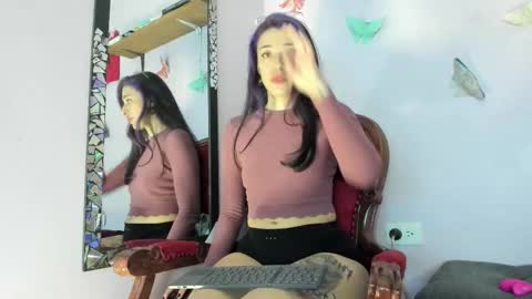 Snapshot of leynamadrigal chatting on September 2025 10:31:01 PM Leyna online show from September 2025 10:31:01 PM