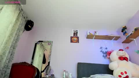 Snapshot of leynamadrigal chatting on December 2025 09:42:02 PM Leyna online show from December 2025 09:42:02 PM