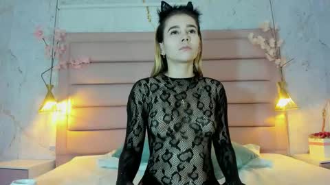 LEZY online show from September 2025 07:30:01 PM