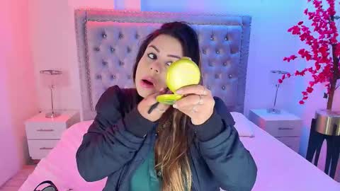 Lia  online show from November 2025 03:28:02 AM