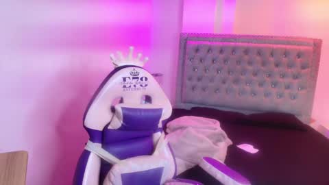 Lia  online show from May 2026 04:17:01 AM
