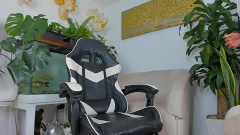 lia_lovelly online show from April 2026 08:50:01 PM