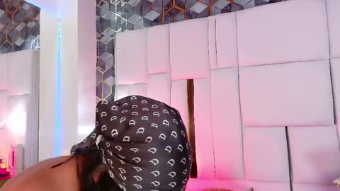 lia_mariana online show from October 2025 06:06:02 PM