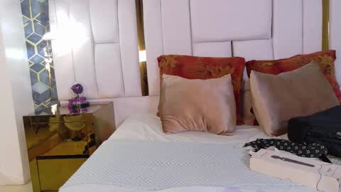 lia_mariana online show from October 2025 02:50:01 PM