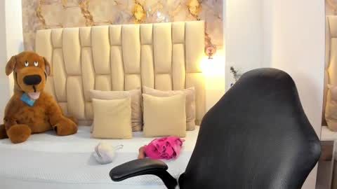 lia_mariana online show from December 2025 07:01:02 PM