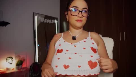 Lia  online show from October 2025 02:46:01 PM