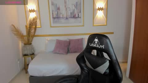 Lia  online show from November 2025 02:28:02 AM