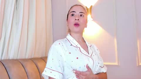 Snapshot of lia_walton__ chatting on October 2025 03:57:02 PM liz walton online show from October 2025 03:57:02 PM