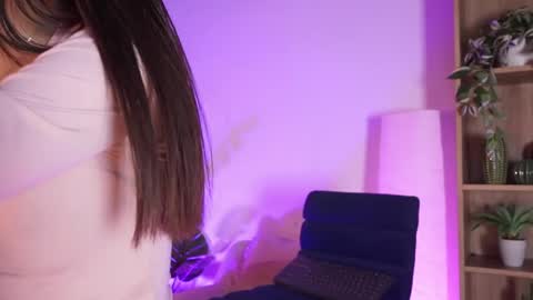 Lia  online show from April 2026 01:41:02 PM