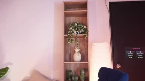 Lia  online show from May 2026 12:32:01 PM