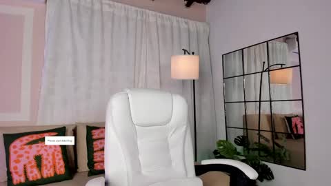 Lia online show from May 2026 12:33:01 PM