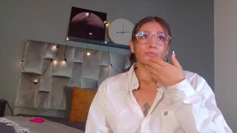 L I A   online show from May 2026 10:36:01 AM