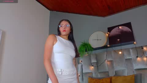 L I A   online show from May 2026 02:07:02 AM