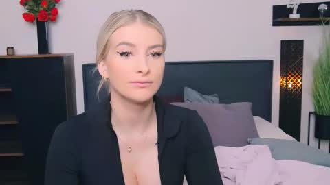 Snapshot of liabeninix chatting on February 2026 01:30:02 PM Lia online show from February 2026 01:30:02 PM