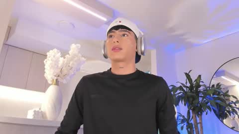 Snapshot of liam_055 chatting on February 2026 01:15:01 AM Liam online show from February 2026 01:15:01 AM