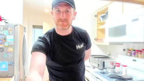 Snapshot of liam_1985 chatting on February 2025 02:37:02 AM Liam online show from February 2025 02:37:02 AM