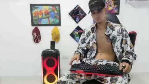 Andres online show from November 2025 10:52:02 PM