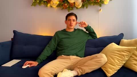 Snapshot of liam_enzho chatting on December 2024 05:12:01 PM Liam online show from December 2024 05:12:01 PM