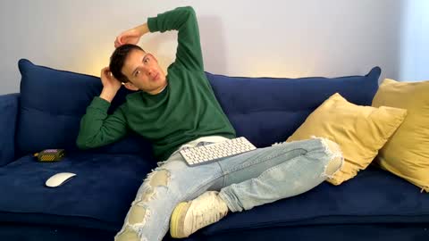 Snapshot of liam_enzho chatting on February 2025 03:30:02 PM Liam online show from February 2025 03:30:02 PM