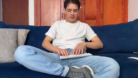 Snapshot of liam_enzho chatting on December 2025 03:20:01 PM Liam online show from December 2025 03:20:01 PM