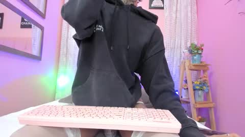 Snapshot of liam_evvan chatting on December 2025 03:00:02 AM Liam online show from December 2025 03:00:02 AM