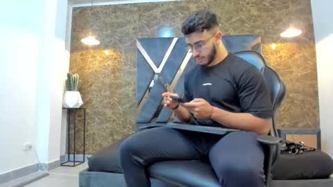 LIAM KLEIN online show from September 2025 11:32:01 AM